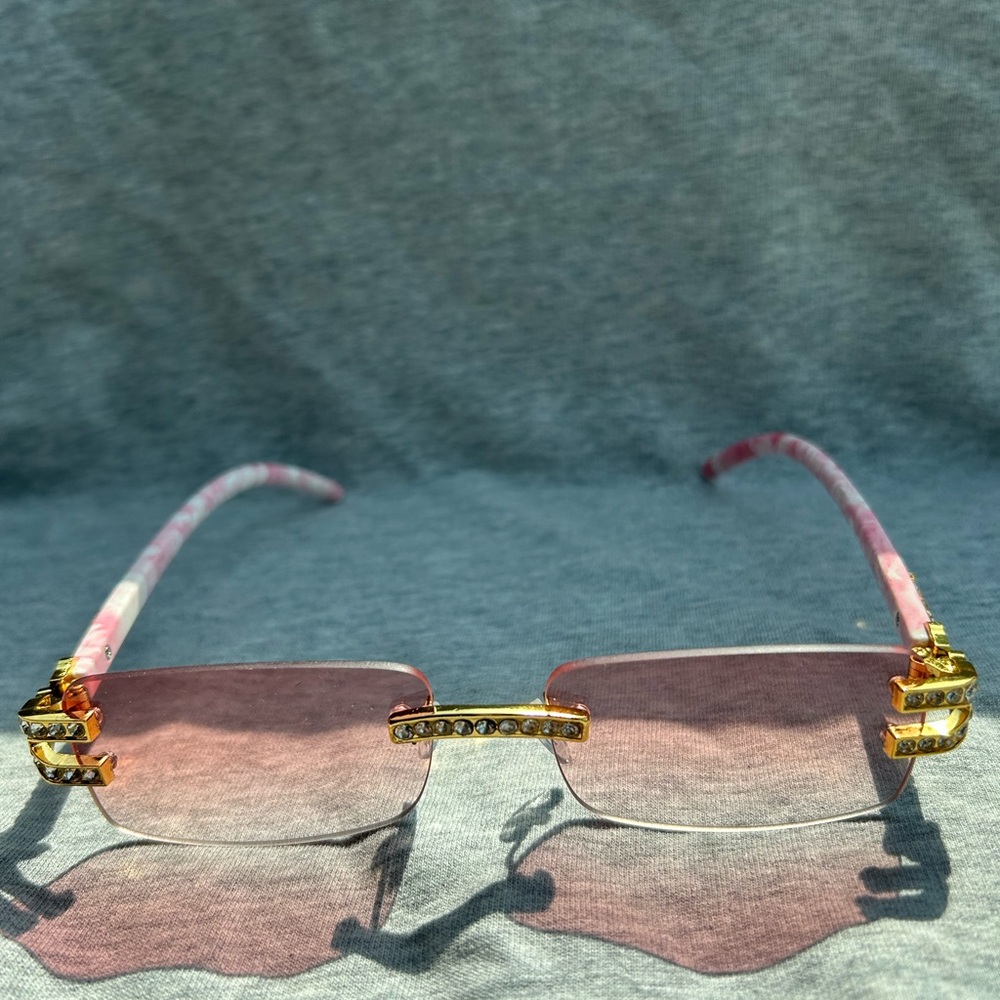 Elegant Pink Sunglasses with Gold Accents